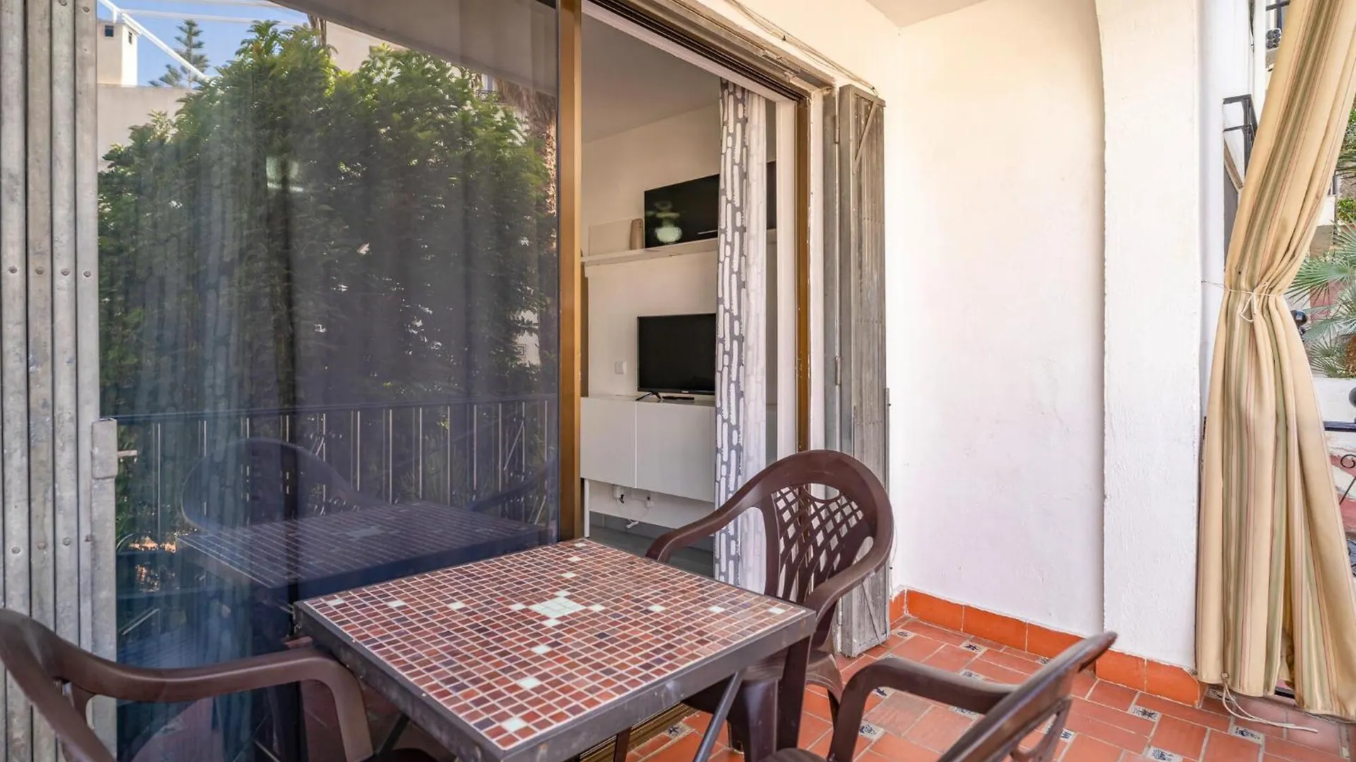 Nice Apartment In Almunecar With Kitchen Espanha